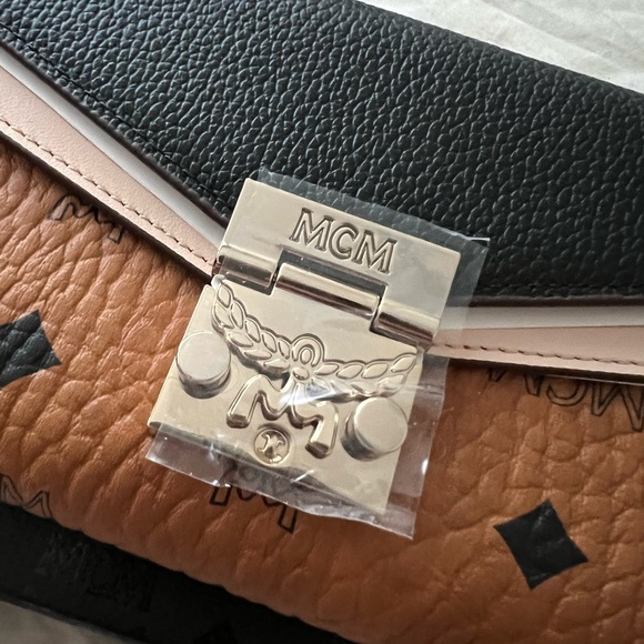 MCM Wallet on a Chain - Picture 2 of 7